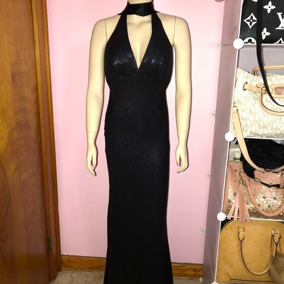 CARMEN MARC VALCO GOWN - Picture 1 of 6